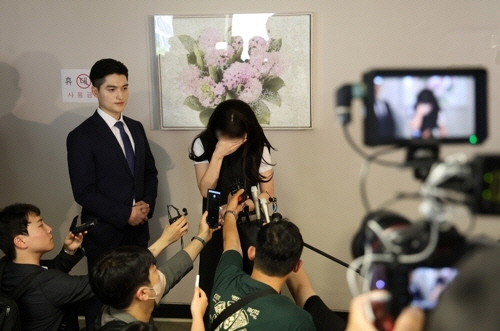 이른바 '부산 돌려차기' 사건의 피해자가 항소심을 마치고 인터뷰를 하며 눈물을 흘리고 있다. [연합뉴스]